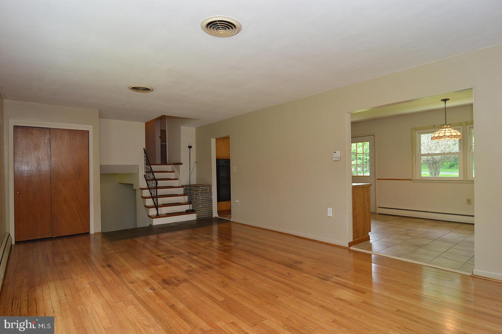 971 Lincoln Road Birdsboro, PA 19508 - Photo 5 of 38 Living Room