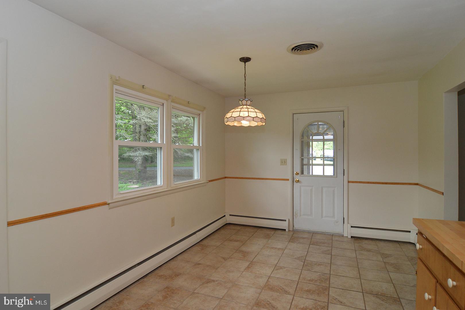 971 Lincoln Road Birdsboro, PA 19508 - Photo 7 of 38 Dining Area