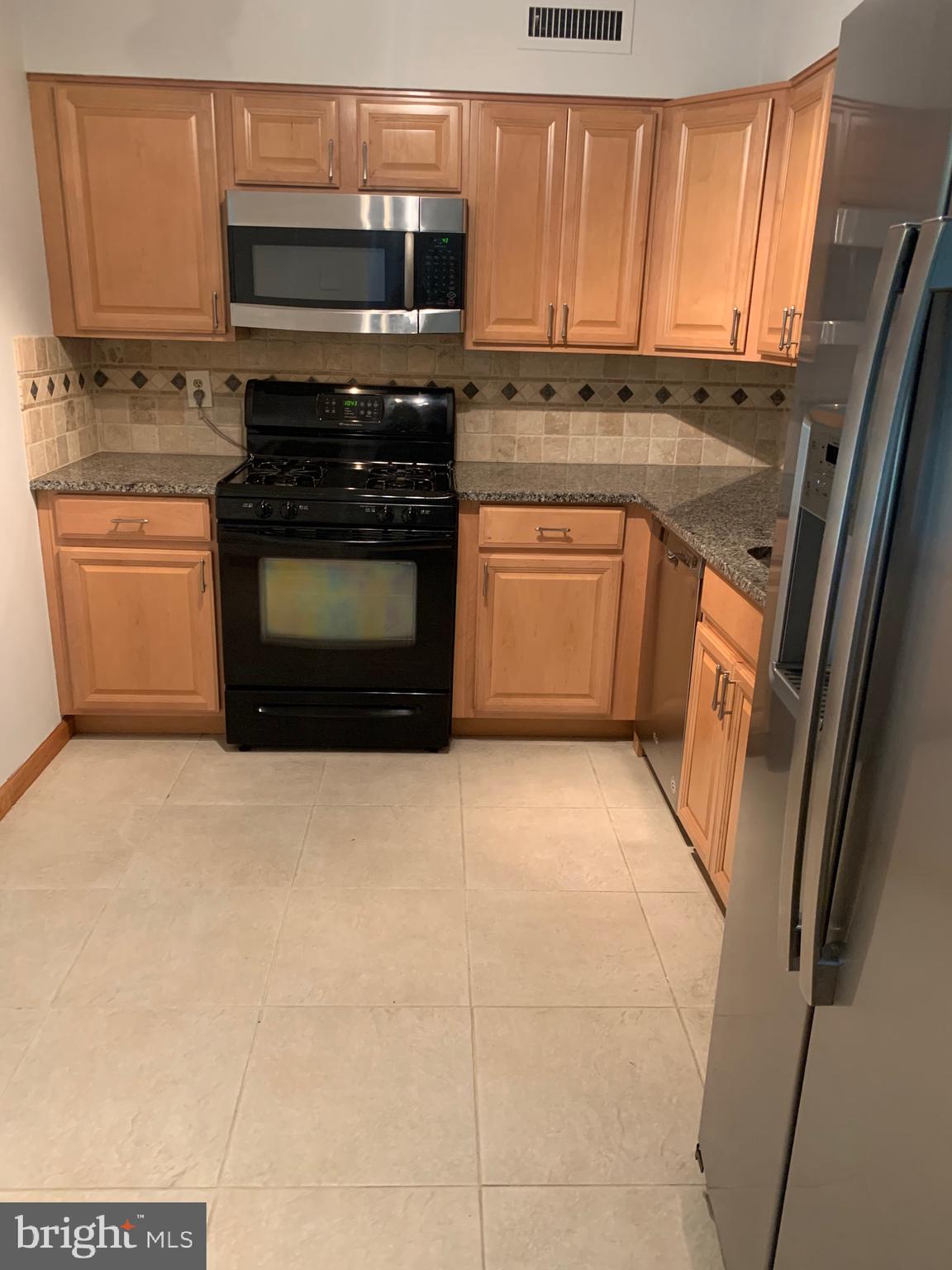 54302 Delaire Landing Road, Unit 302 Philadelphia, PA 19114 - Photo 5 of 34 Kitchen