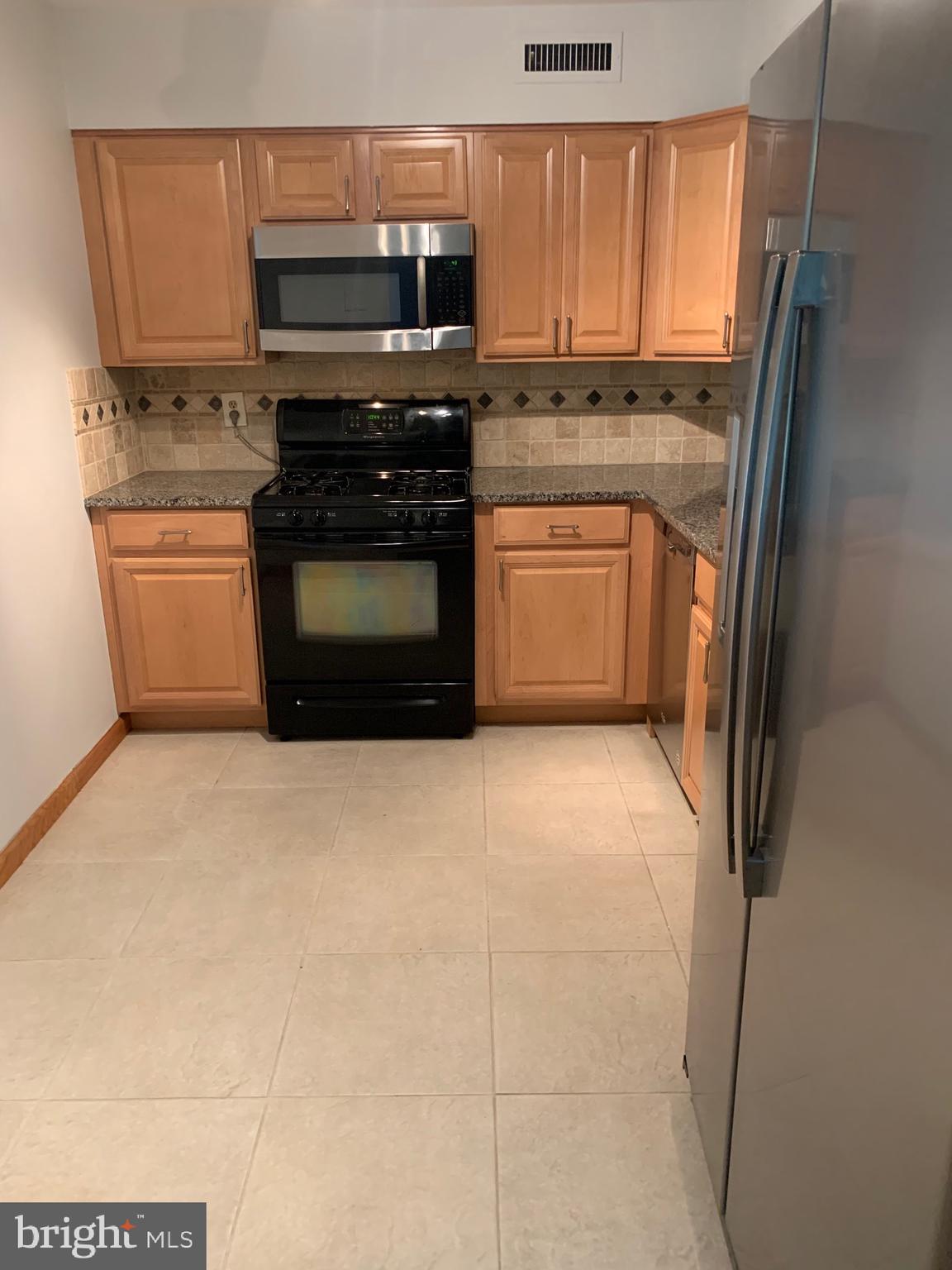 54302 Delaire Landing Road, Unit 302 Philadelphia, PA 19114 - Photo 7 of 34 Kitchen