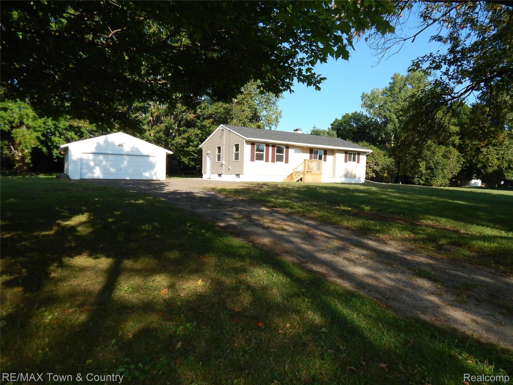 6175 Duffield Road Flushing, MI 48433 - Photo 1 of 27 DSCN8298.JPG