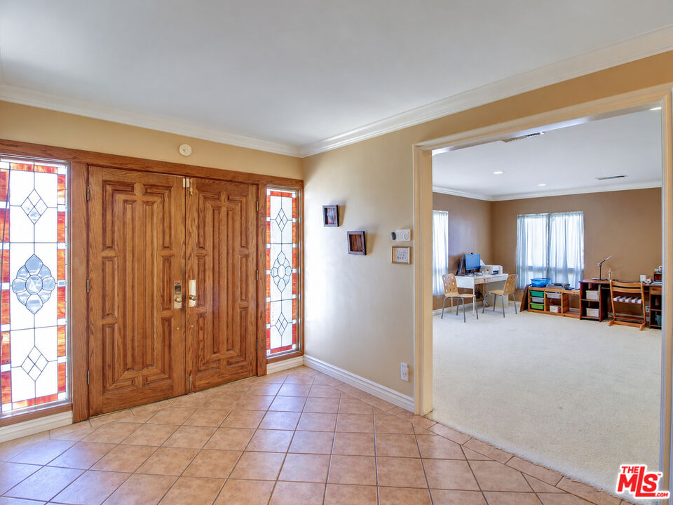 5720 El Rincon Way Culver City, CA 90230 - Photo 5 of 35 Gallery Image 5