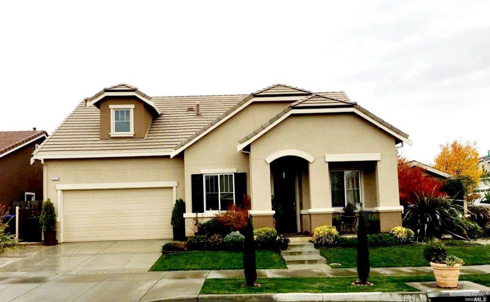 a front view of house with yard