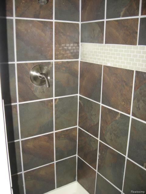7117 Davison Road Davison, MI 48423 - Photo 32 of 37 IMG_5399.jpg