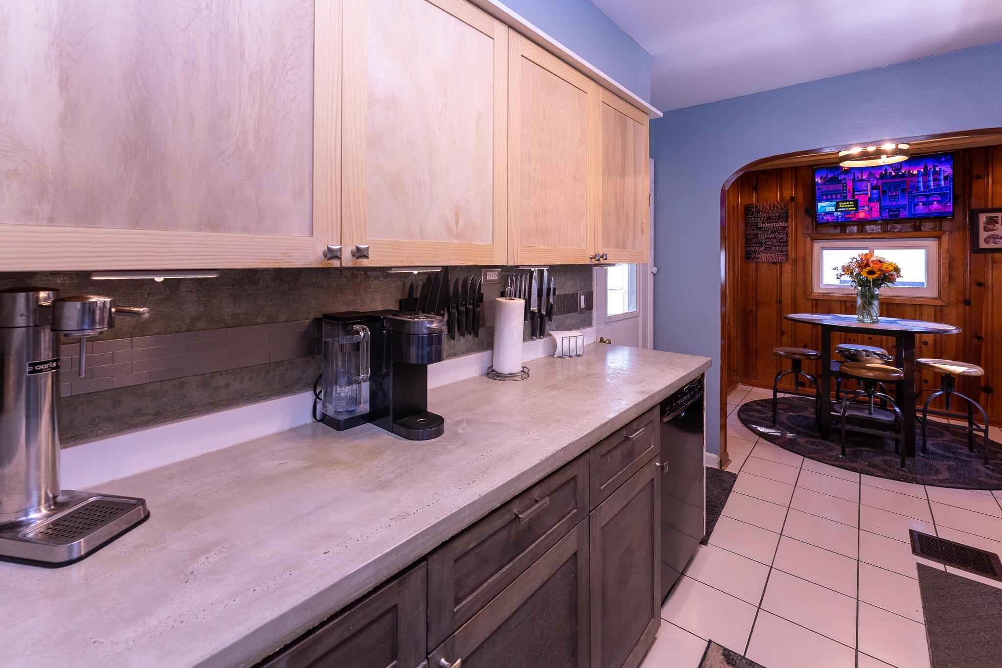 175 Chase Road Columbus, OH 43214 - Photo 18 of 44 Custom cabinetry