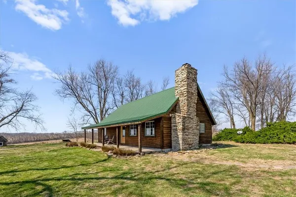 $285,000 | 18200 14th Road Southeast, Dearborn, MO 64439