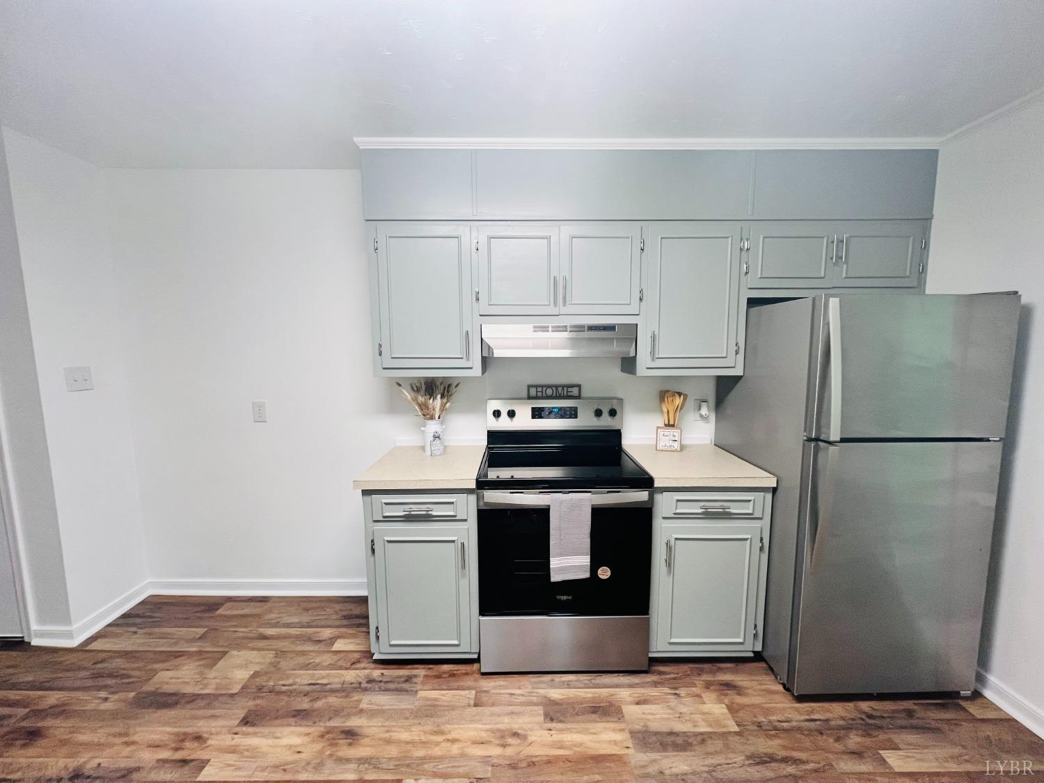 522 Stormcrest Road Rustburg, VA 24588 - Photo 20 of 29 a kitchen with a stove refrigerator and a sink