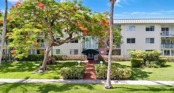 $3,250 | 240 Galen Drive, Unit 112, Key Biscayne, FL 33149