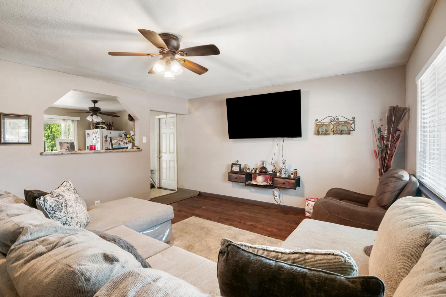 155 North Mercey Springs Road Los Banos, CA 93635 - Photo 7 of 22