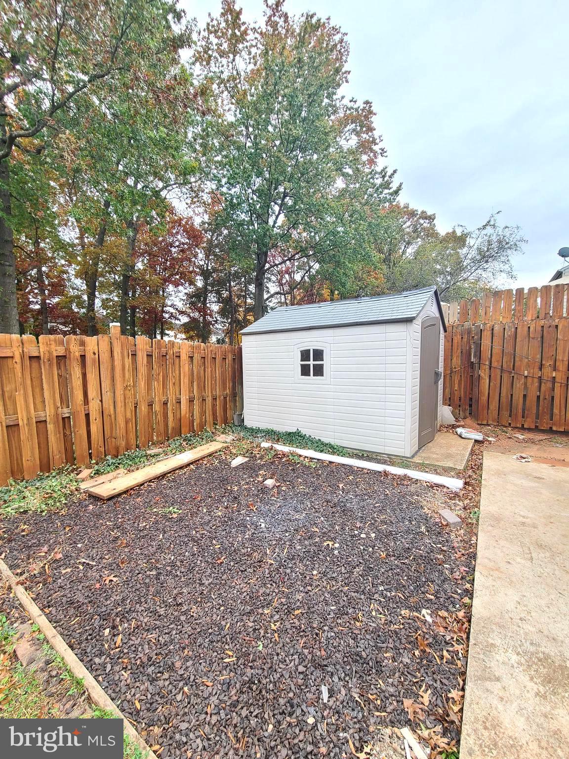 9050 Reynolds Place Manassas, VA 20110 - Photo 16 of 26 a backyard of a house