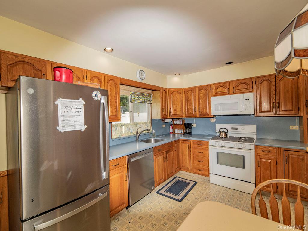 2080 Seamans Neck Road Seaford, NY 11783 - Photo 11 of 31