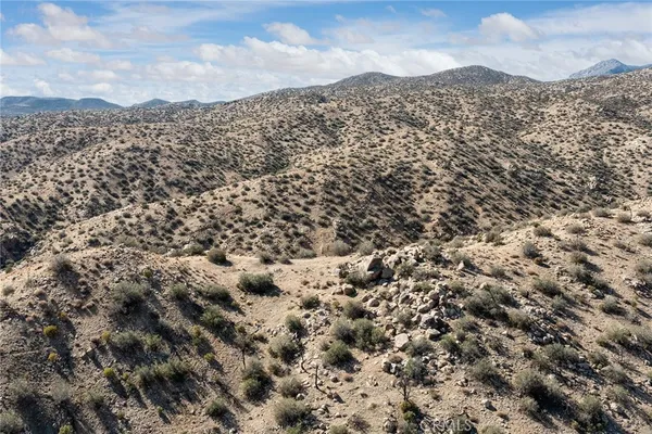 a view of a dry field