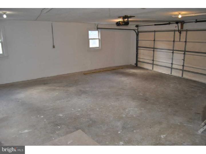40 Hollow Road Telford, PA 18969 - Photo 25 of 25 Garage