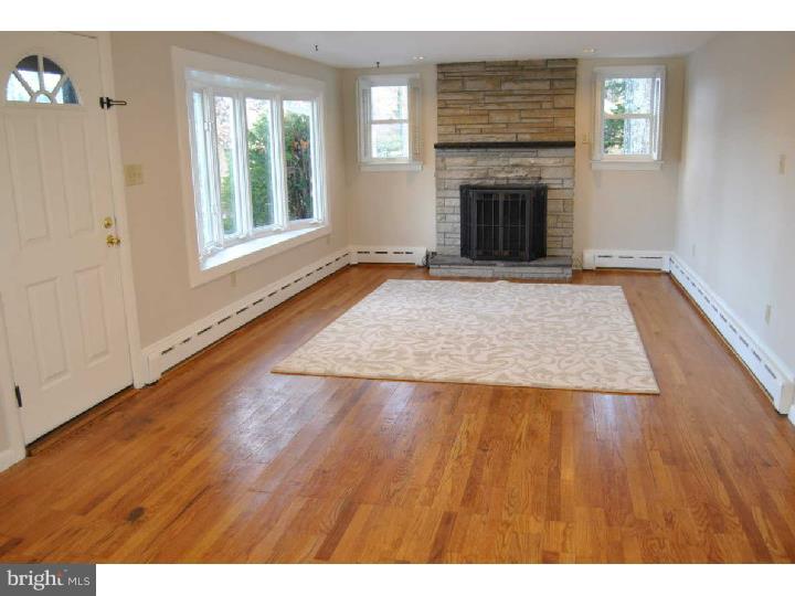 40 Hollow Road Telford, PA 18969 - Photo 5 of 25 Living Room