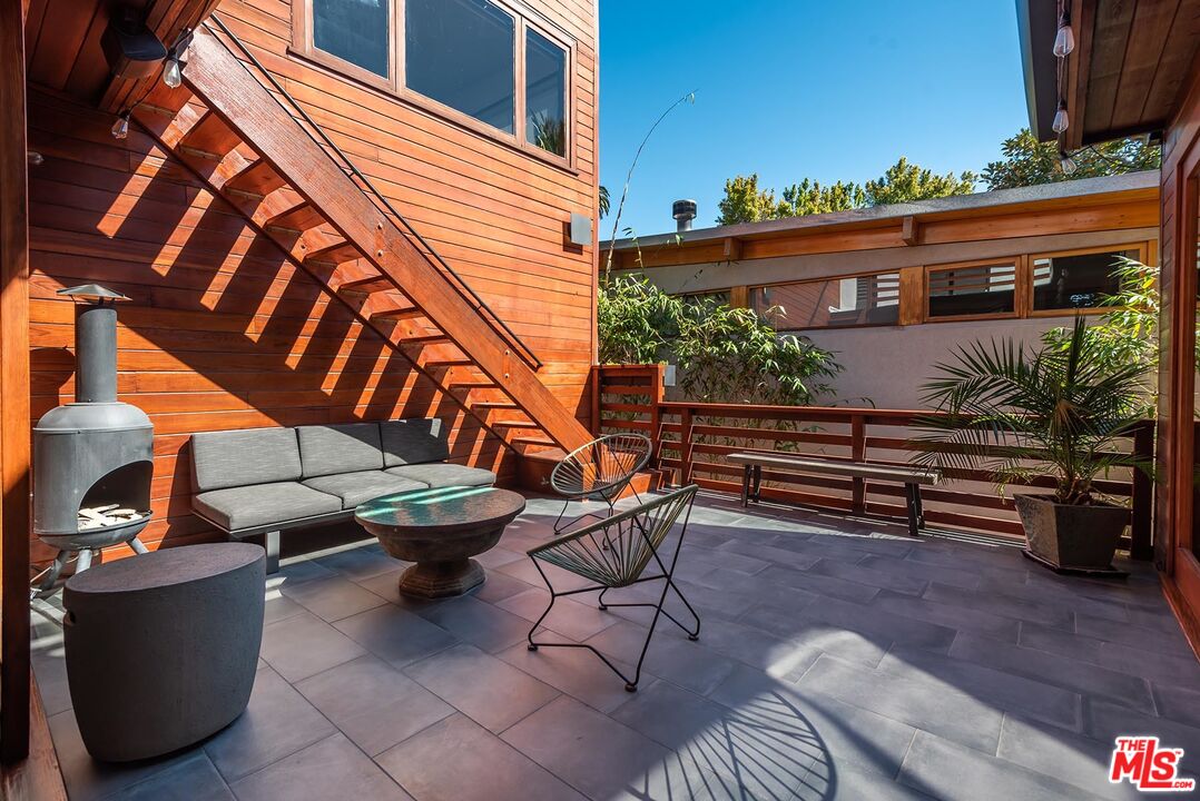 8544 Ridpath Drive West Hollywood, CA 90046 - Photo 11 of 34 a view of a chairs and table in the back yard