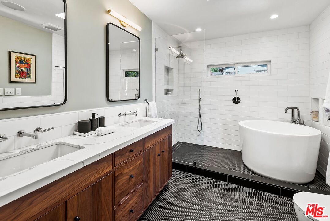 8544 Ridpath Drive West Hollywood, CA 90046 - Photo 18 of 34 a spacious bathroom with a double vanity sink mirror and bathtub