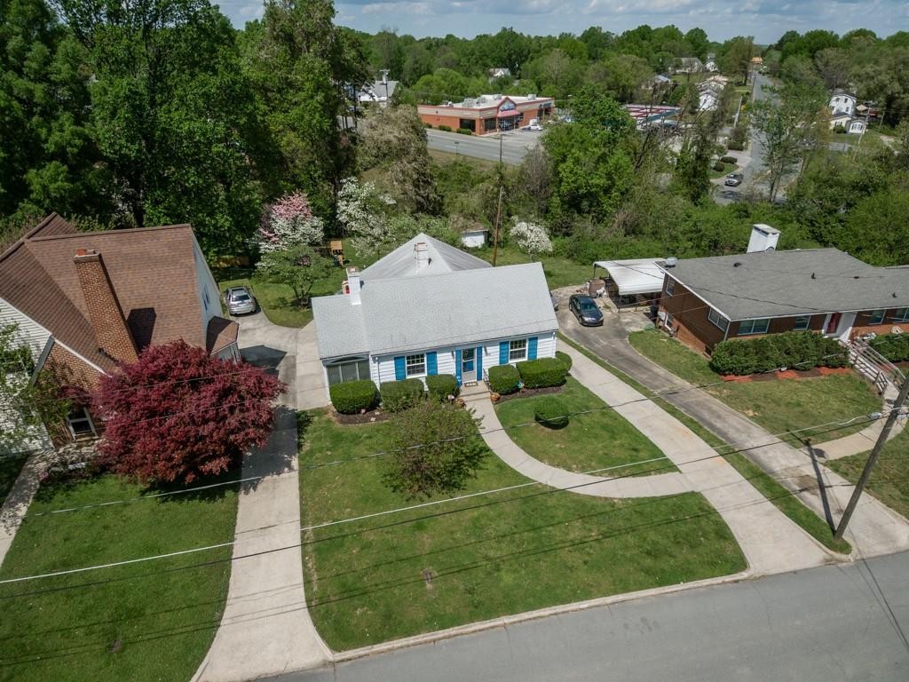 232 Rolling Road Burlington, NC 27217 - Photo 8 of 26 Gallery Image 8