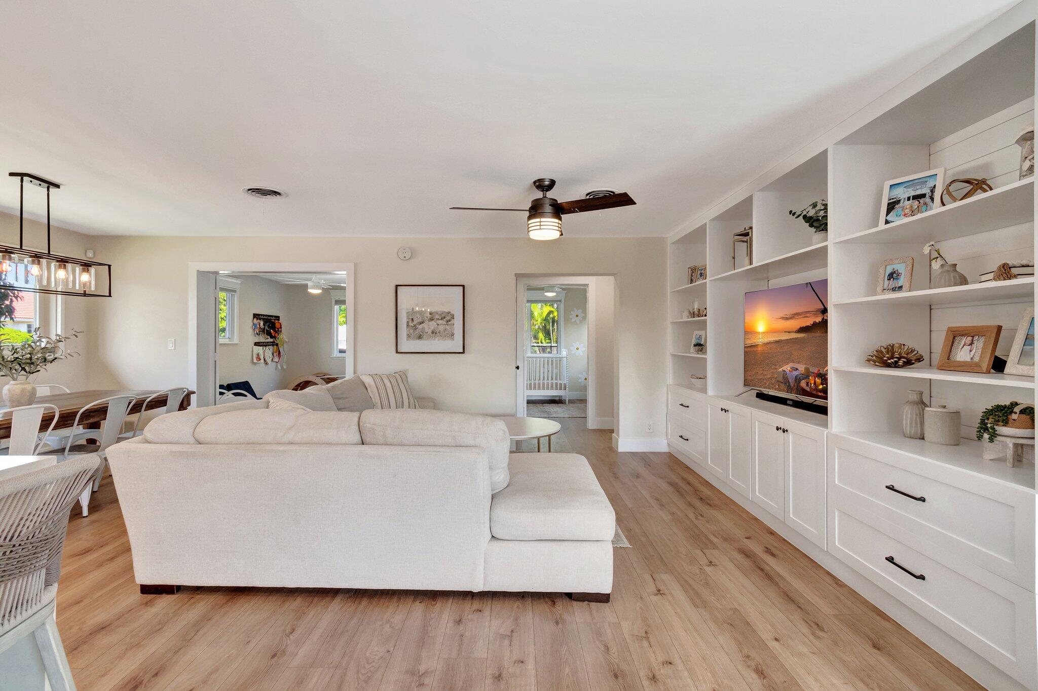 851 Southwest 7th Street Boca Raton, FL 33486 - Photo 4 of 36 Living room