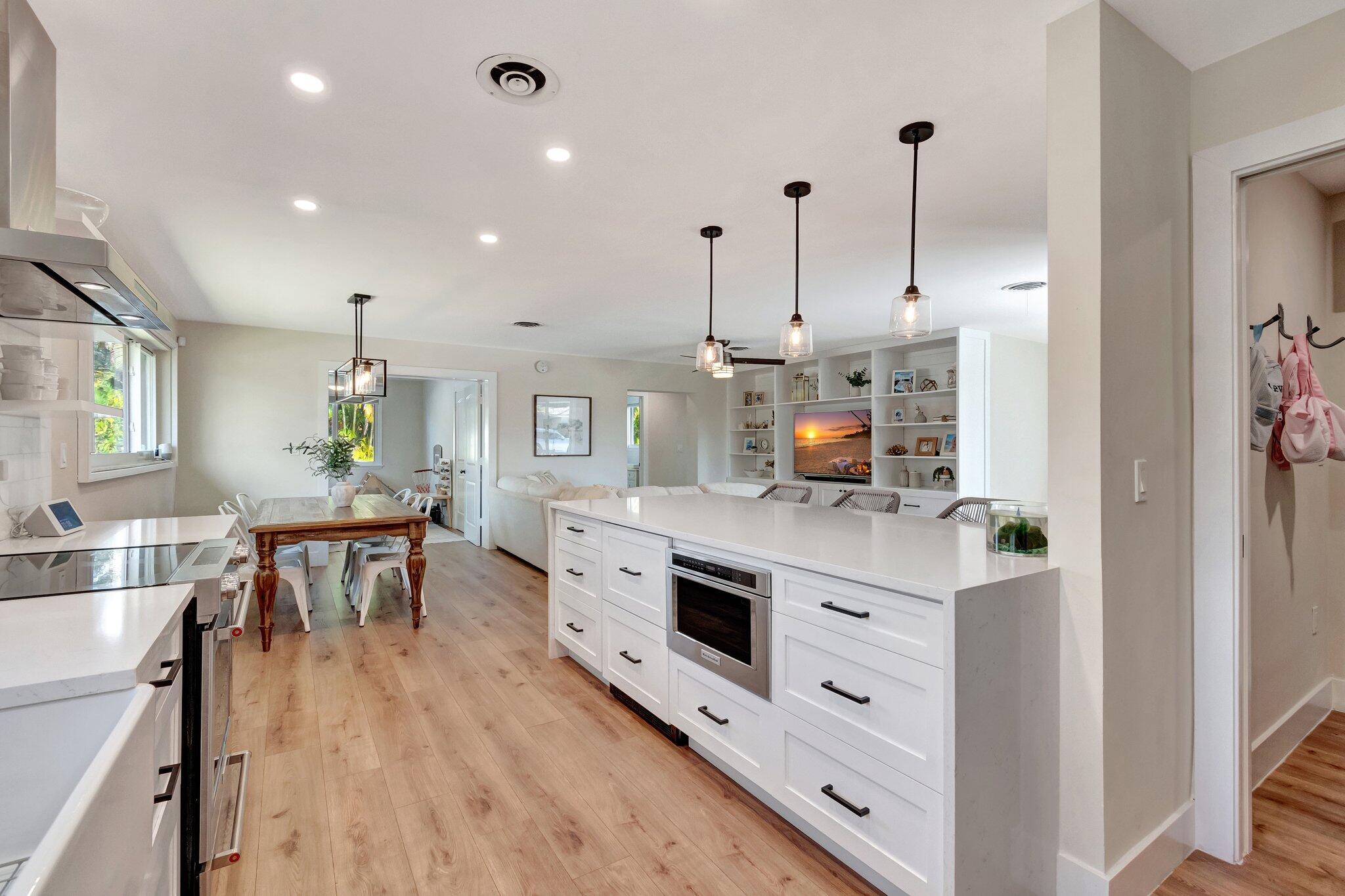 851 Southwest 7th Street Boca Raton, FL 33486 - Photo 9 of 36 Kitchen & Dining room