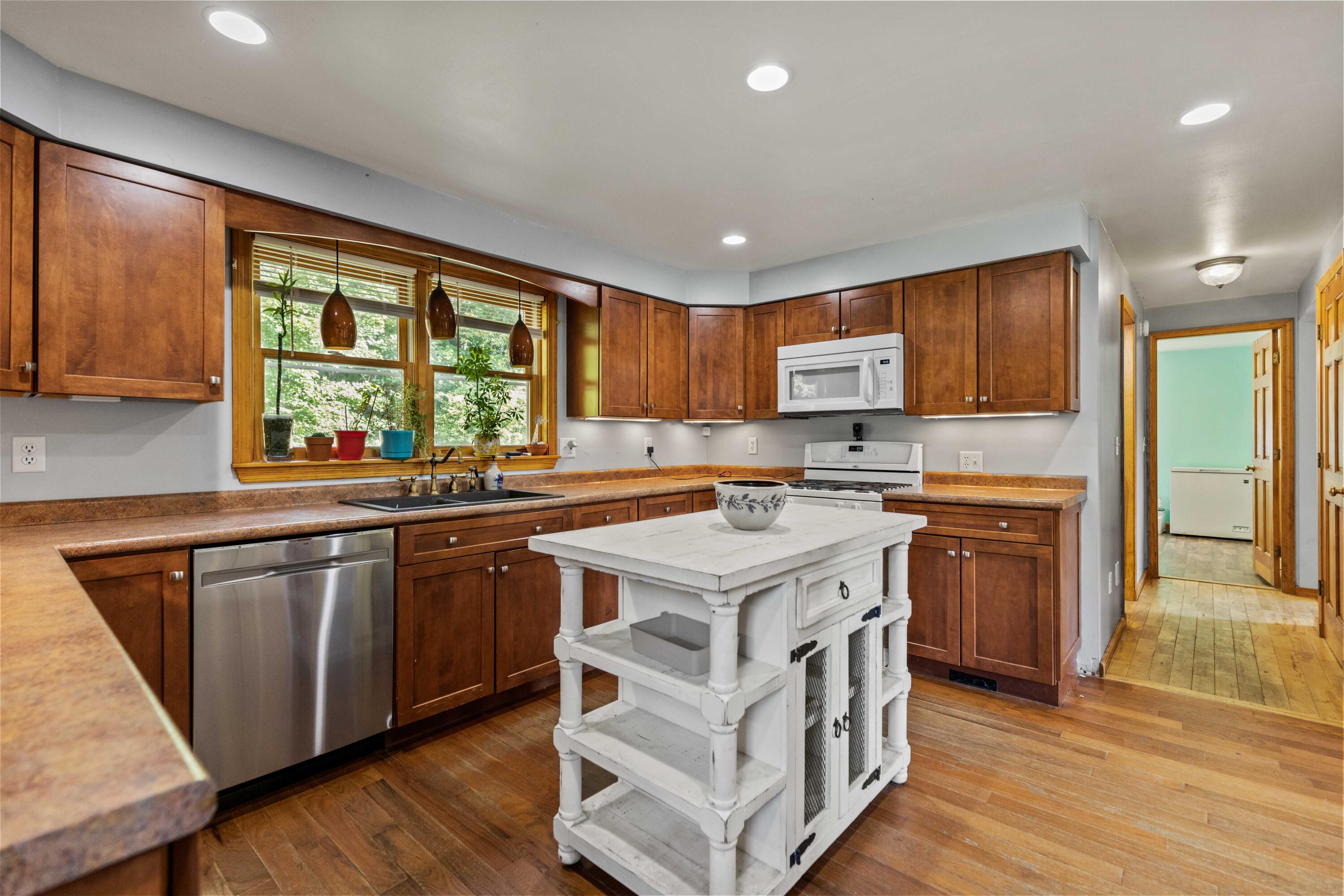 127 Sunset Road Springvale, ME 04083 - Photo 4 of 34 127 Sunset Springvale001
