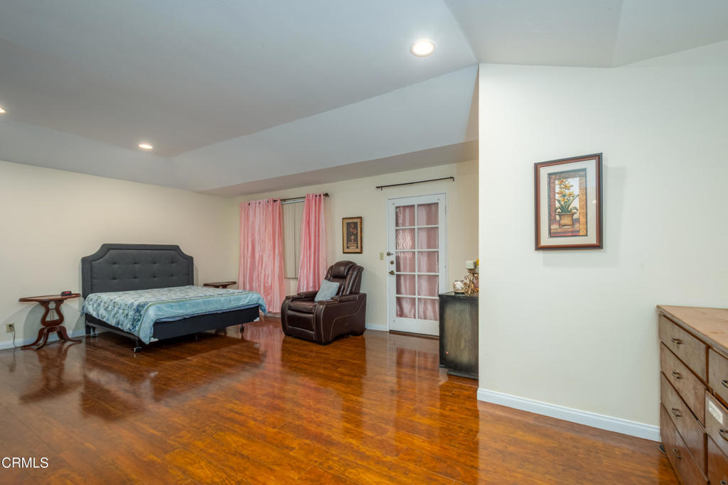 670 Joliet Place Oxnard, CA 93030 - Photo 14 of 33 a living room with furniture and a wooden floor