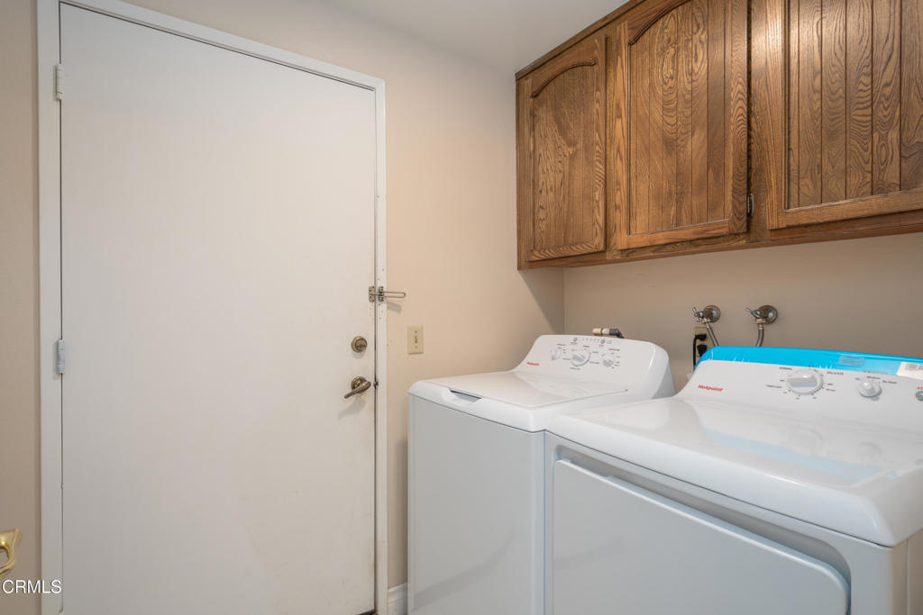 670 Joliet Place Oxnard, CA 93030 - Photo 20 of 33 a utility room with dryer and washer