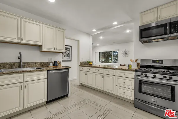 $1,285,000 | 1127 15th Street, Unit A, Santa Monica, CA 90403