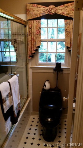 1769 Gloucester Road Gloucester Point, VA 23062 - Photo 11 of 17 Gallery Image 11