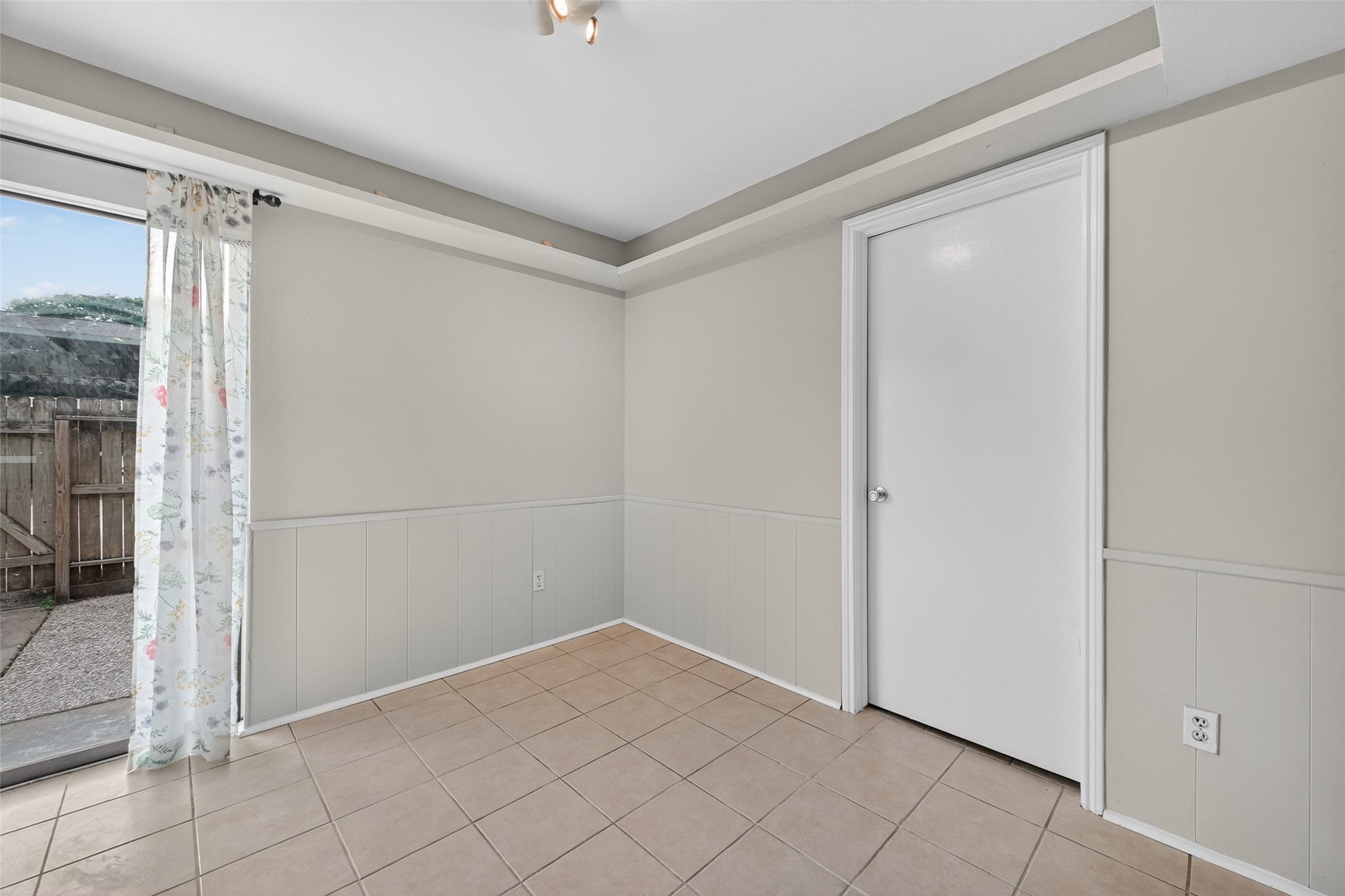 1445 Bonanza Road, Unit 445 Houston, TX 77062 - Photo 11 of 34 a view of an empty room