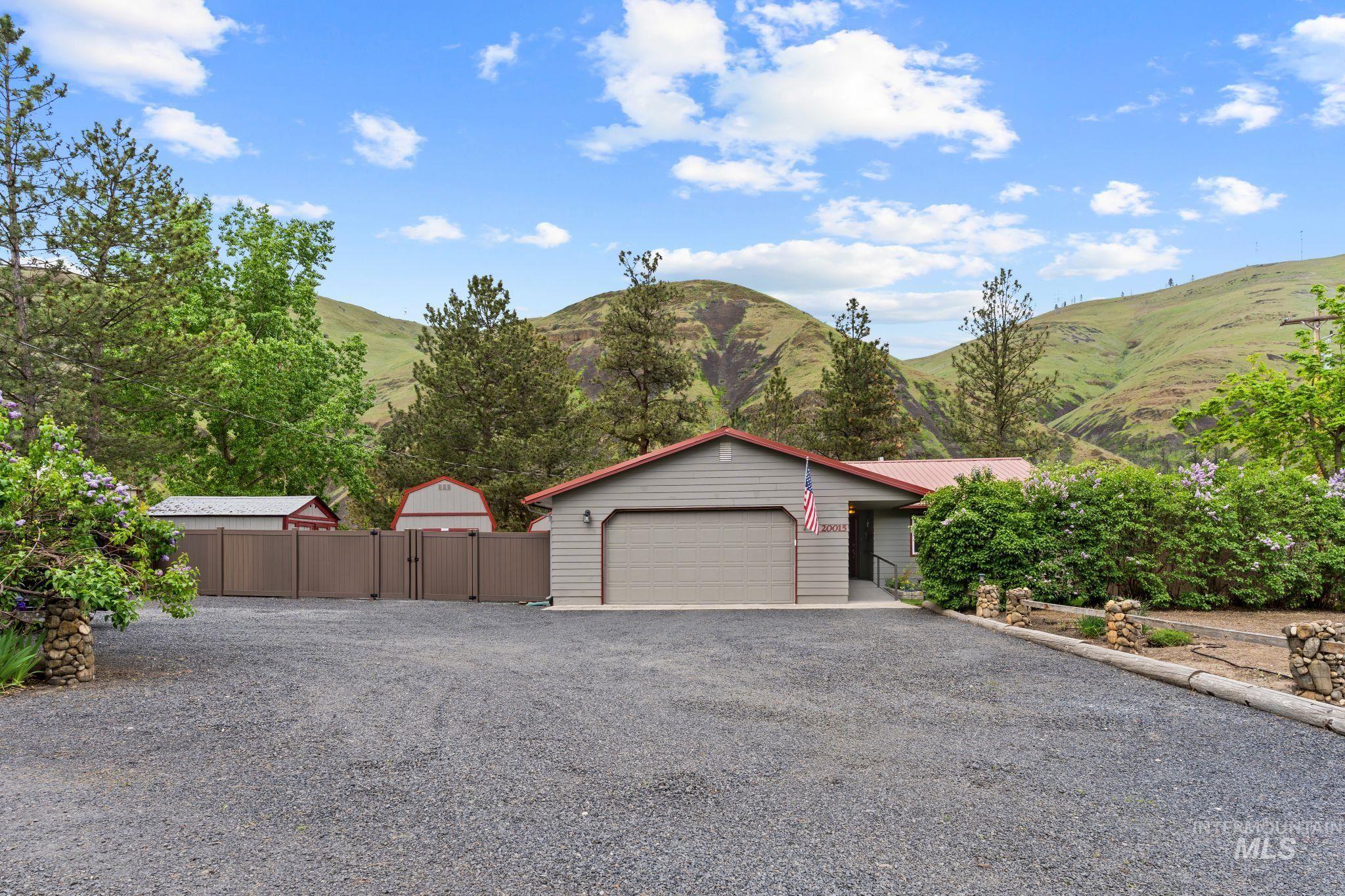 20015 Clark Street Juliaetta, ID 83535 - Photo 3 of 46 Ranch-style residence with a red metal roof