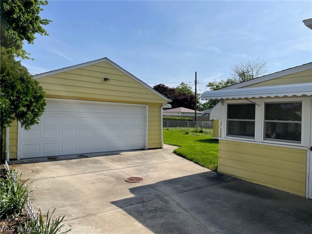 30010 Vineyard Road Willowick, OH 44095 - Photo 2 of 11