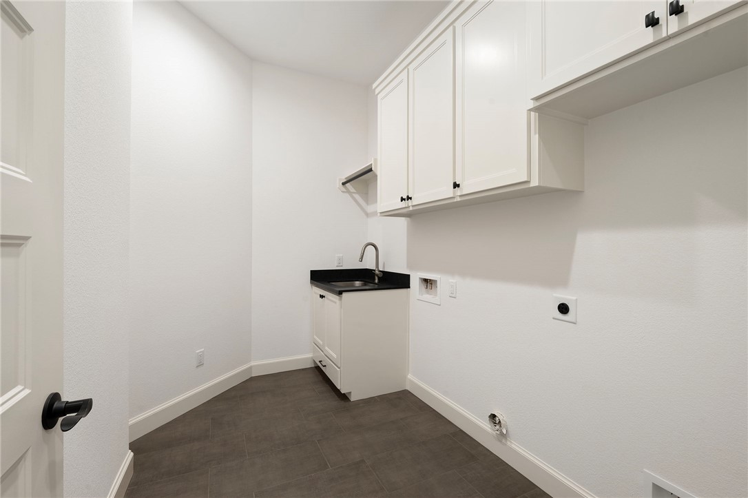 4602 Wesson Drive Bryan, TX 77808 - Photo 28 of 50 Large utility room