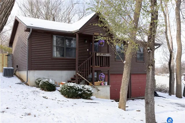 $240,000 | 6320 Pamela Drive, St. Joseph, MO 64504