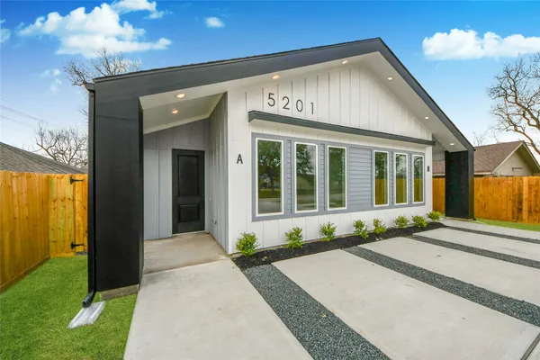 $2,000 | 5201 Fairchild Street, Houston, TX 77028