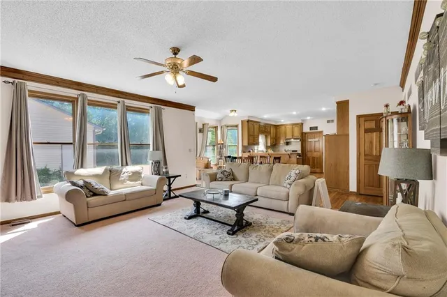 $320,000 | 2431 South Ponca Avenue, Independence, MO 64057