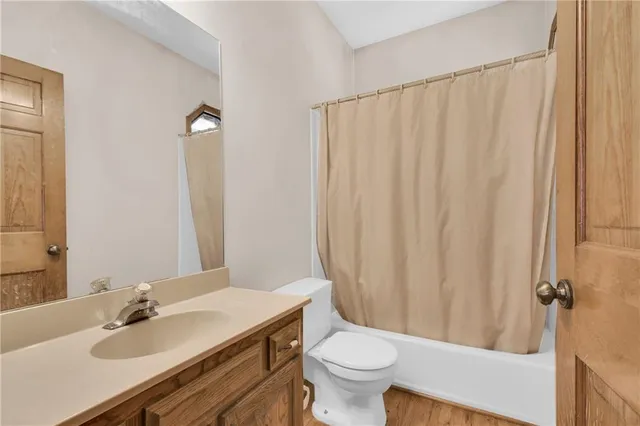 $320,000 | 2431 South Ponca Avenue, Independence, MO 64057