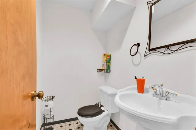 $320,000 | 2431 South Ponca Avenue, Independence, MO 64057