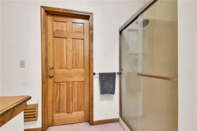 $320,000 | 2431 South Ponca Avenue, Independence, MO 64057