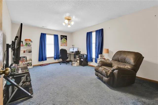 $320,000 | 2431 South Ponca Avenue, Independence, MO 64057