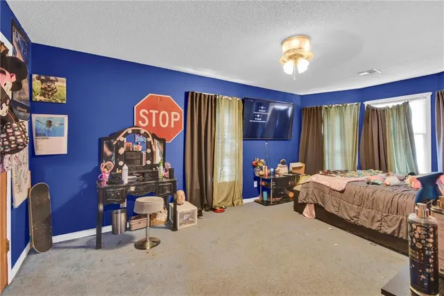 $320,000 | 2431 South Ponca Avenue, Independence, MO 64057