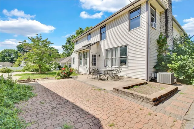 $320,000 | 2431 South Ponca Avenue, Independence, MO 64057