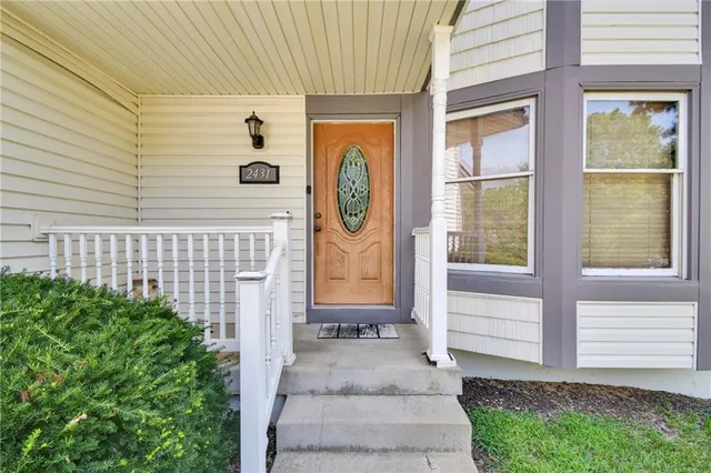 $320,000 | 2431 South Ponca Avenue, Independence, MO 64057