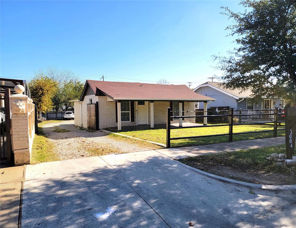 2004 Prairie Avenue Fort Worth, TX 76164 - Photo 3 of 21 a view of a house with swimming pool and a yard