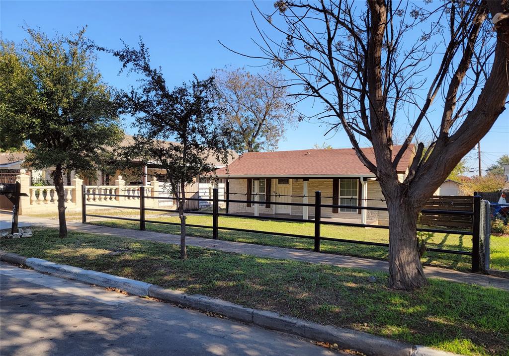 2004 Prairie Avenue Fort Worth, TX 76164 - Photo 4 of 21 a view of a house with a yard