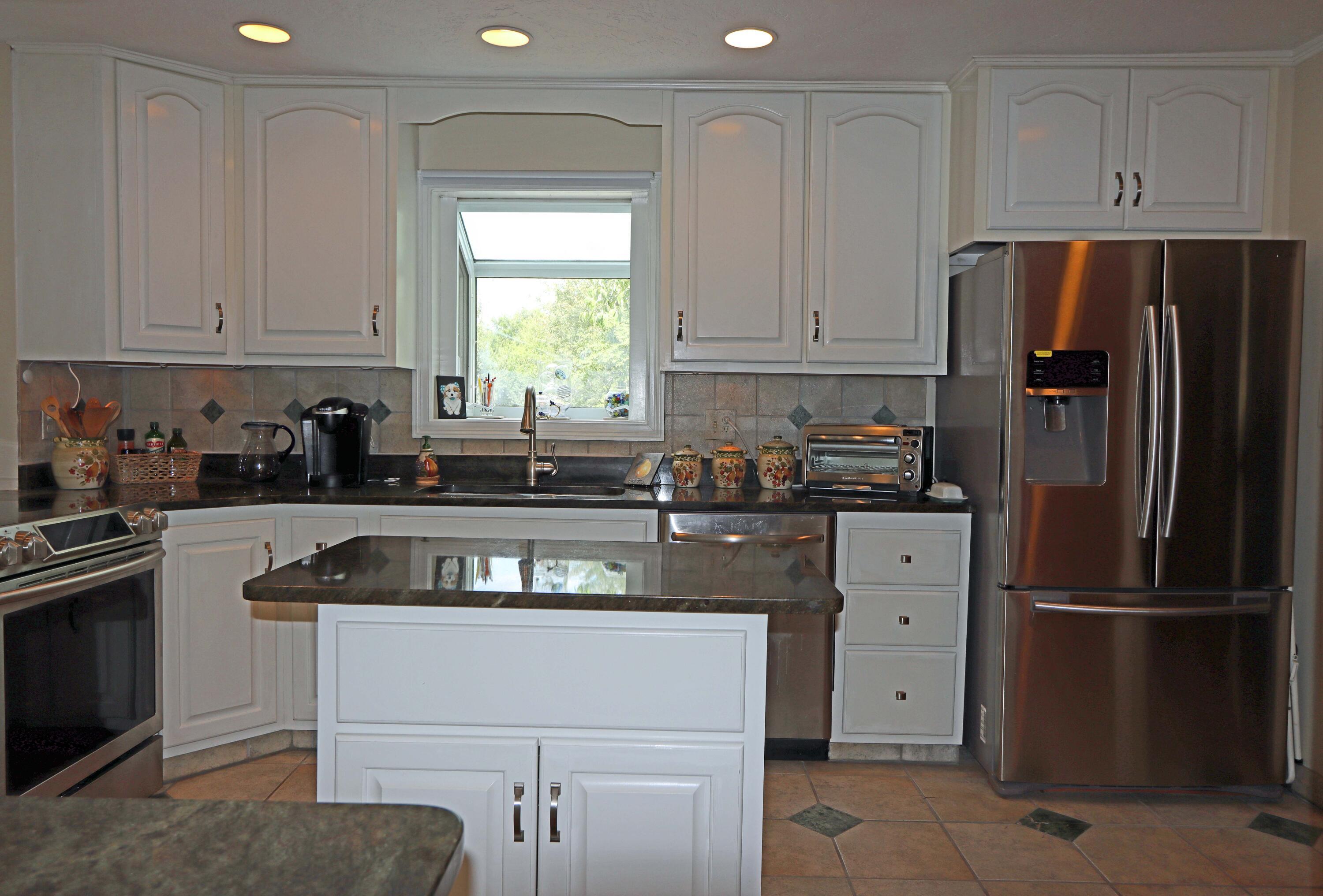 6300 Duffy Road Delaware, OH 43015 - Photo 14 of 62 Granite counters & island