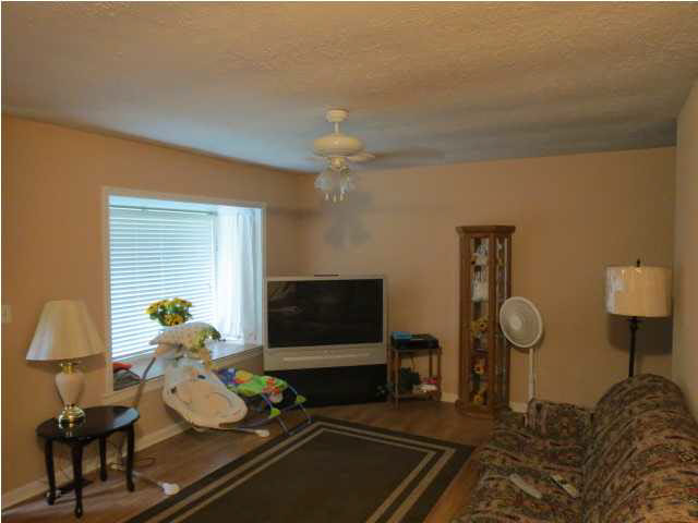7677 Yankeetown Road Newburgh, IN 47630 - Photo 2 of 11 Gallery Image 2