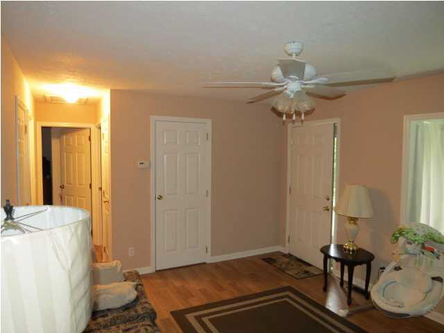 7677 Yankeetown Road Newburgh, IN 47630 - Photo 3 of 11 Gallery Image 3