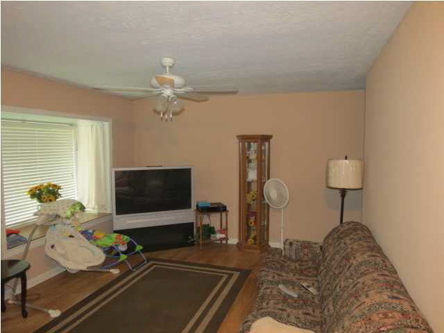 7677 Yankeetown Road Newburgh, IN 47630 - Photo 4 of 11 Gallery Image 4