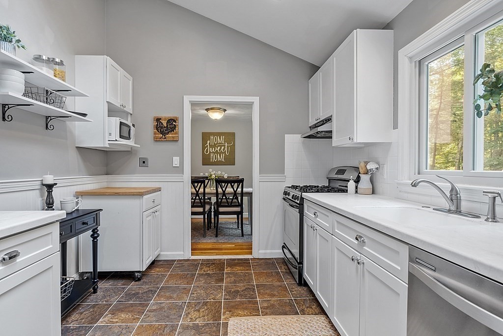14 Prancing Road Chelmsford, MA 01824 - Photo 8 of 28