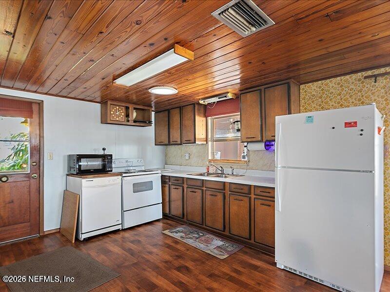 8337 Colee Cove Road St. Augustine, FL 32092 - Photo 6 of 20 Kitchen